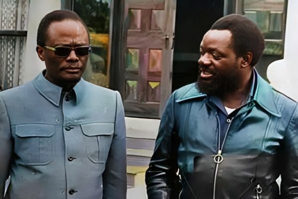 Angola : Holden Roberto et Jonas Savimbi finalement décorés, à titre posthume, de la Médaille commémorative des 50 ans d’indépendance