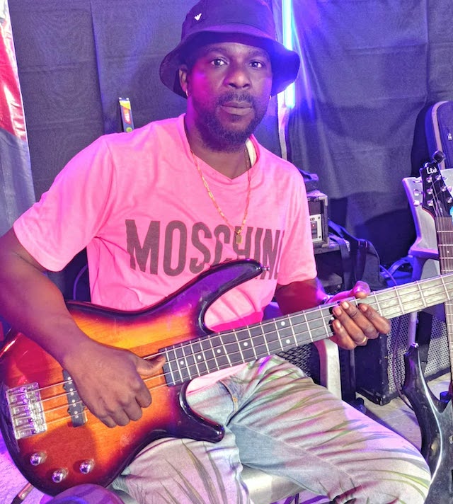 Bijoux Basse :« Oncle Bapius m’a confié des secrets concernant la basse*, il m’a transmis en quelque sorte des pouvoirs »