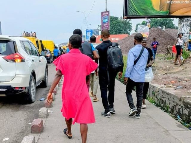 Carnet de voyage 2 2km à pied...ça n'use plus ! |Photo: © Bazak.