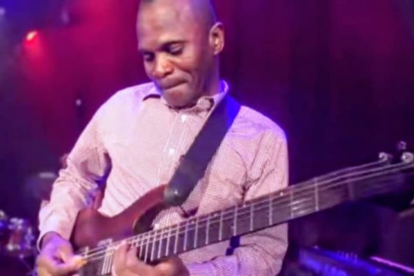 Tshotsho Matiaba : l’envoûtant soliste dont le « roi mage » Christian Lusakueno avait repéré l’étoile