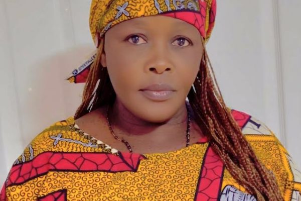 Alpha Omoyi « Nina Alengisaka », danseuse : « Depuis mon embauche dans Zaïko en 1993, les soins médicaux des musiciens, des danseuses et leurs familles sont pris en charge par l’orchestre »