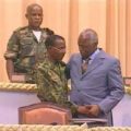 L’accolade historique de José Eduardo Dos Santos et le général Kamorteiro* le 4 avril 2002 : la photo exclusive de Francisco Bernardo Santos 