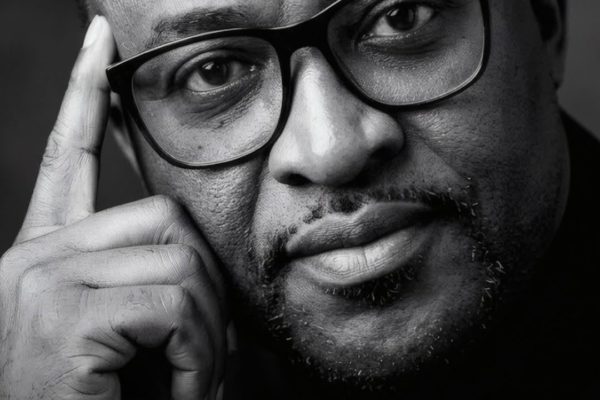 Livres : Yves Kambala se raconte sans se la raconter